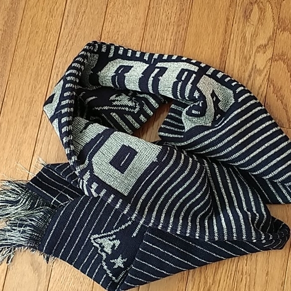 PATRIOTS Navy and Metallic Silver Patriots Scarf - Picture 8 of 8
